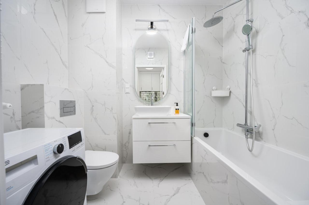 Modern Space Glamour Apartment Warsaw