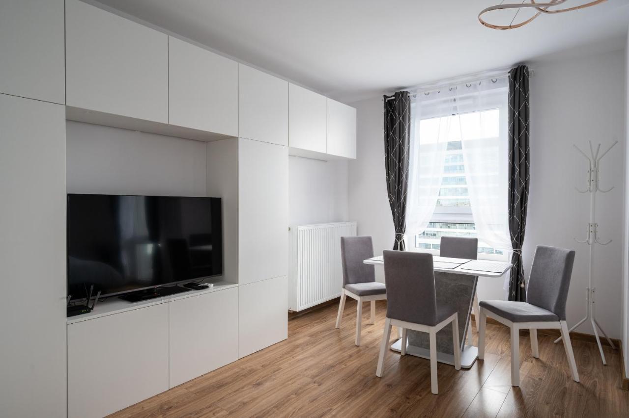 Modern Space Glamour Apartment